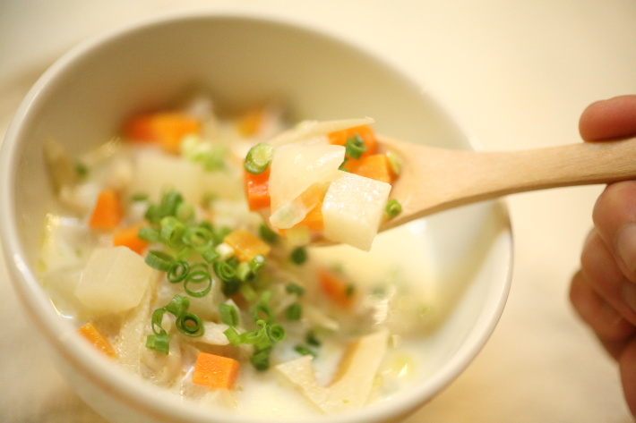 根菜とショウガの豆乳スープ